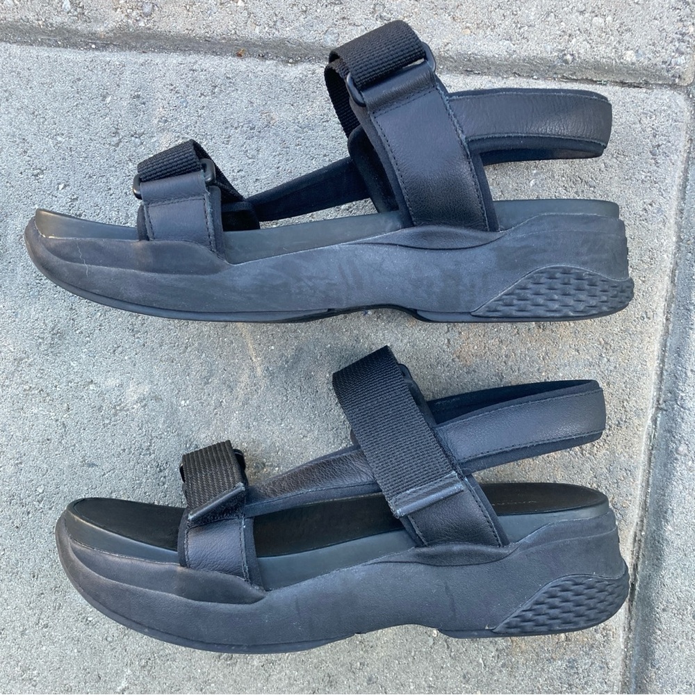 Vagabond Shoemaker Lori Chunky Black Leather Ankle Strap Sandals